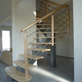 escalier-limon-central-peint-rampe-tubes-inox